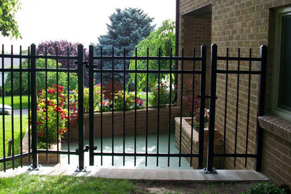 Treillis métallique en acier galvanisé avec revêtement en poudre de  finition de porte de clôture de jardin - Chine Clôture métallique Gate,  Clôture Barrière